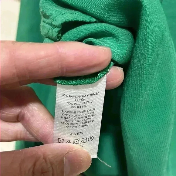 Elegant Green Women's Top - Picture 3 of 4